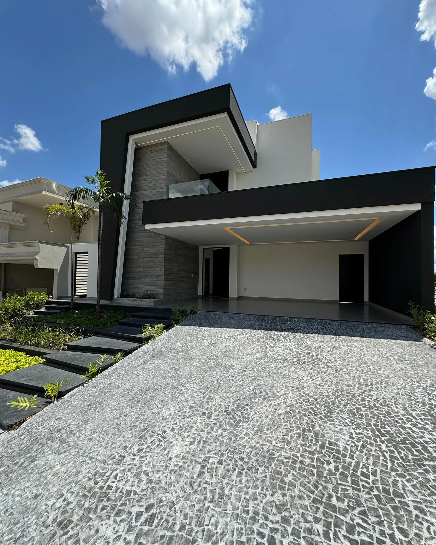 Casa moderna finalizada pela Antares Construtora