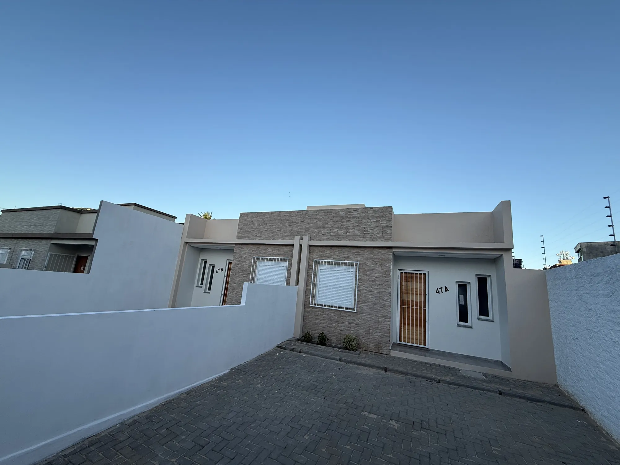 Fachada residencial moderna concluída